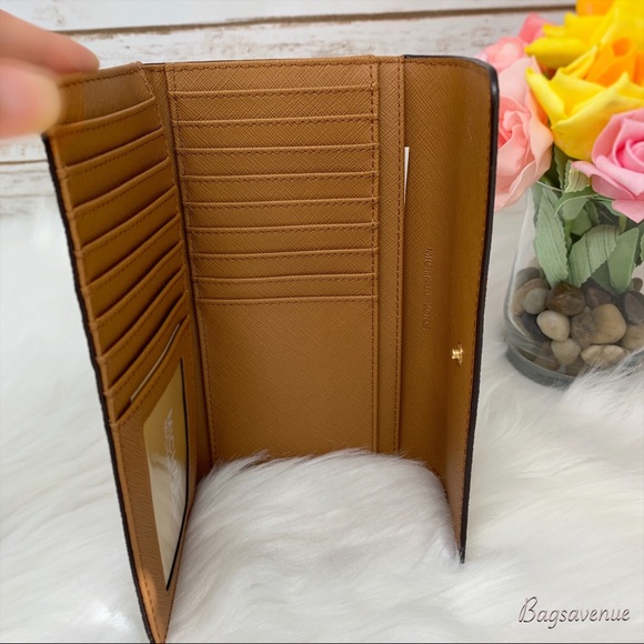 Michael Kors large trifold jet set travel wallet - Picture 8 of 8